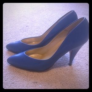 Blue pumps